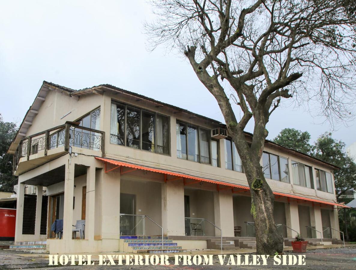Hotel Girija Khandāla Eksteriør bilde